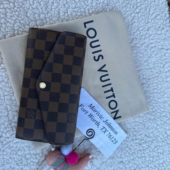 Authentic Loui Vuitton Sara wallet!